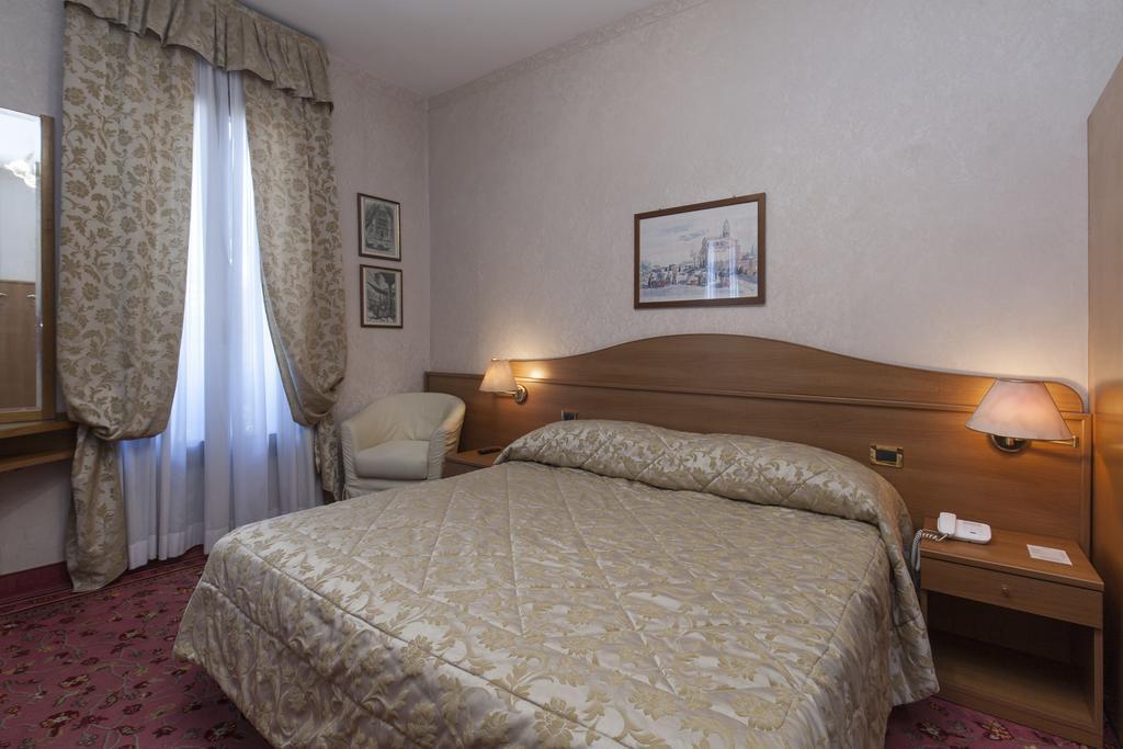 ホテル リヴェエラ ヴェネツィア・リド島 エクステリア 写真